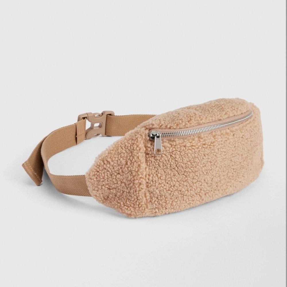 NWT! GAP Women's Natural Sherpa Fleece Belt Bag in Natural